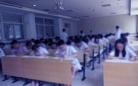 小学生期中考试表彰发言稿
